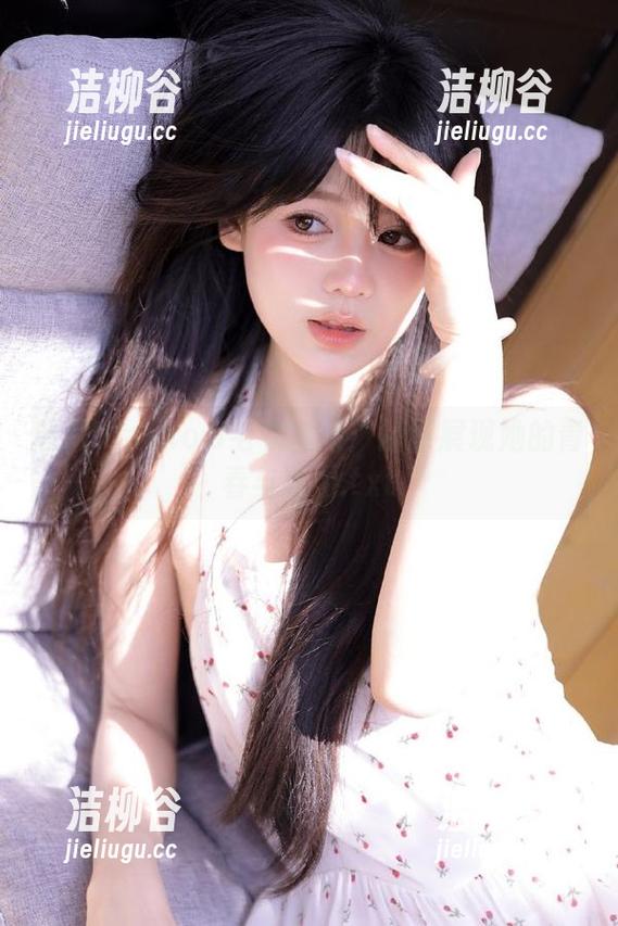 收藏Umeko J毛衣全集：原图展现她的青春与活力.txt